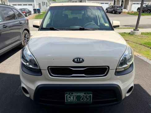 Used 2013 Kia Soul FWD image 2