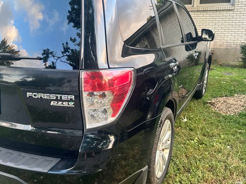 Used 2011 Subaru Forester 2.5X Limited AWD/4WD image 8