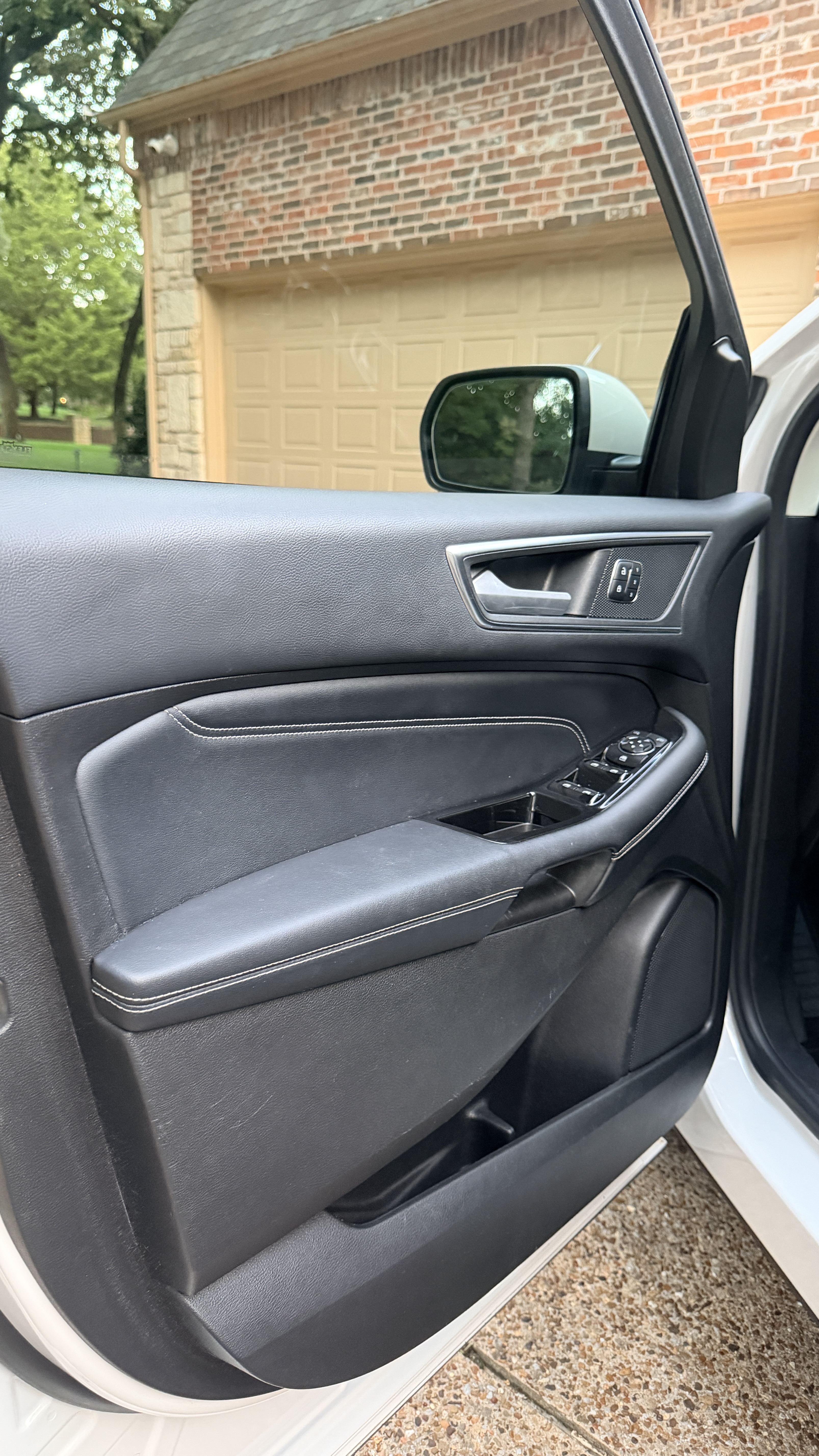 Used 2017 Ford Edge Titanium w/ Technology Package FWD image 13