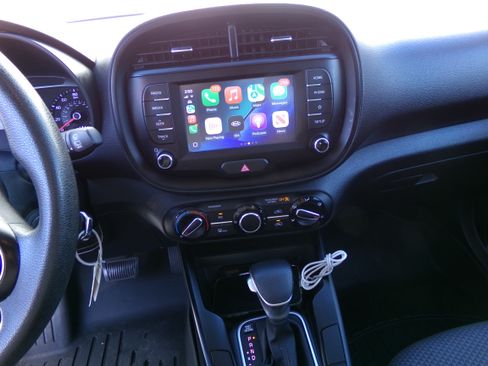 Used 2021 Kia Soul LX image 2