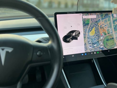 Used 2018 Tesla Model 3 Mid Range image 12