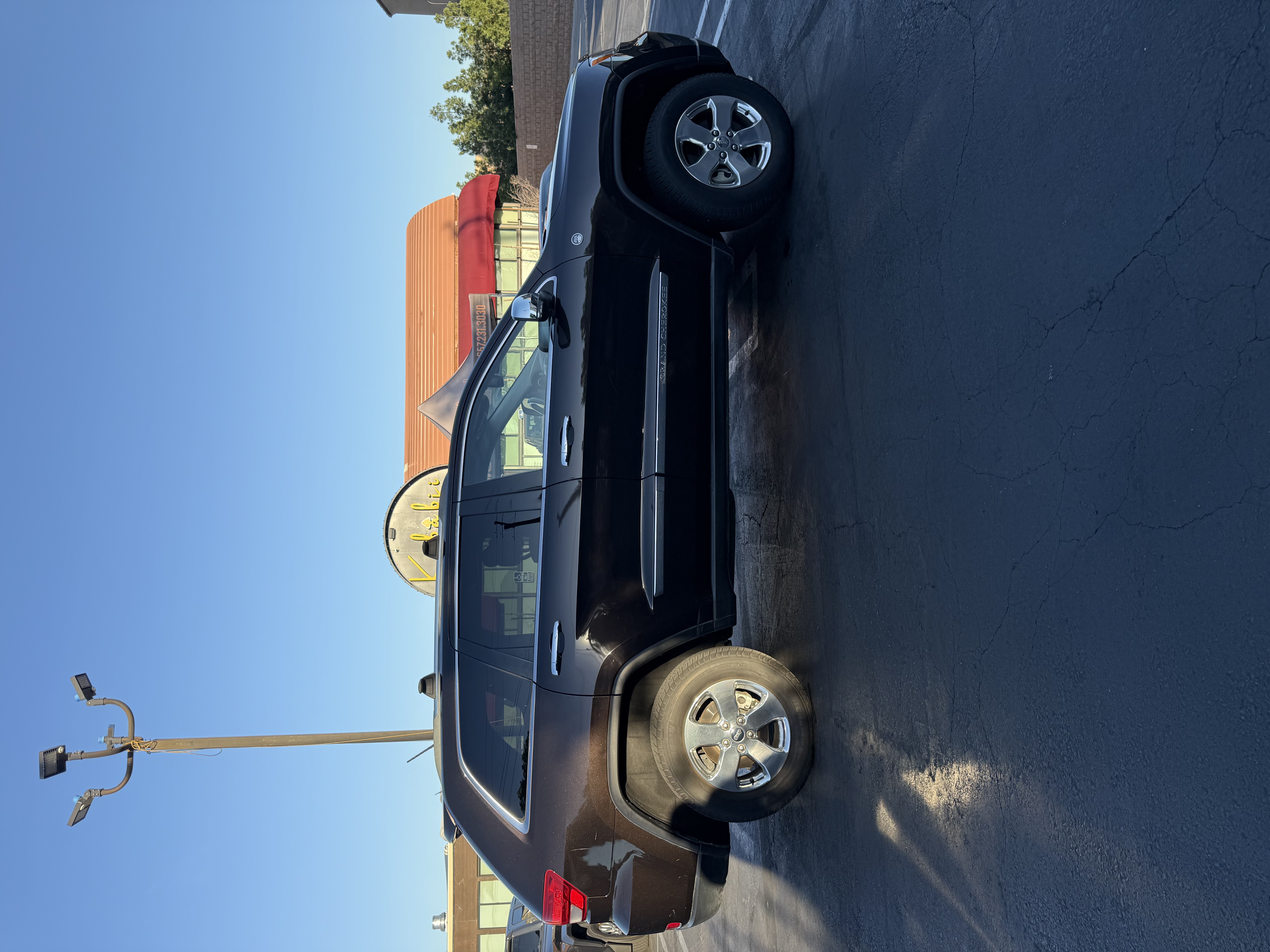 Used 2012 Jeep Grand Cherokee Overland Summit AWD/4WD image 9