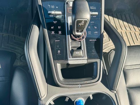 Used 2020 Porsche Cayenne image 13