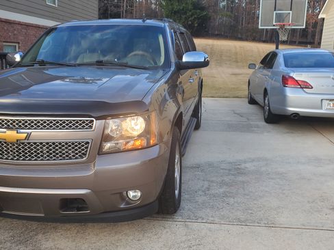 Used 2012 Chevrolet Suburban LTZ image 5