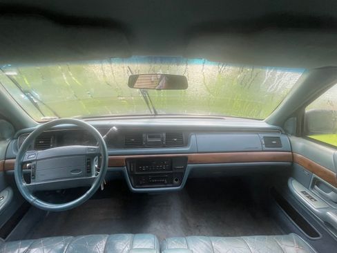 Used 1993 Ford Crown Victoria LX RWD image 8