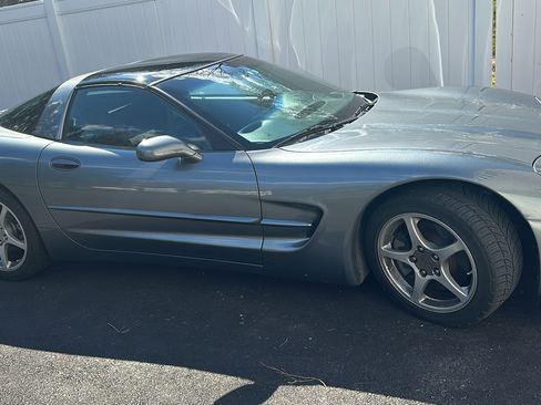 Used 2004 Chevrolet Corvette Coupe w/ Preferred Equipment Group image 2