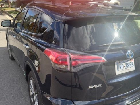 Used 2018 Toyota RAV4 Limited image 8