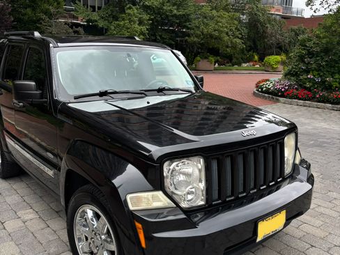 Used 2012 Jeep Liberty Sport AWD/4WD image 2