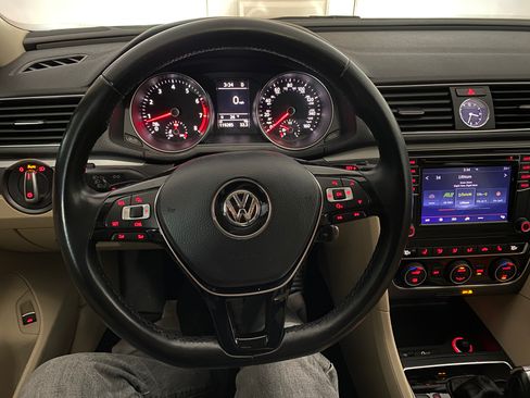 Used 2017 Volkswagen Passat 1.8T R-Line w/ R-Line Lighting Package image 21