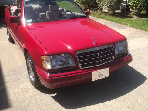 Used 1995 Mercedes-Benz E 320 Convertible image 1