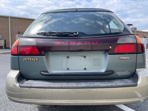 Used 2002 Subaru Outback Wagon image 9