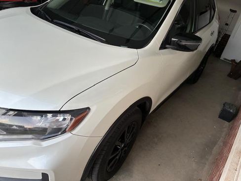 Used 2018 Nissan Rogue SV image 8