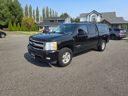 Used 2008 Chevrolet Silverado 1500 LTZ w/ Max Trailering Pack image 2