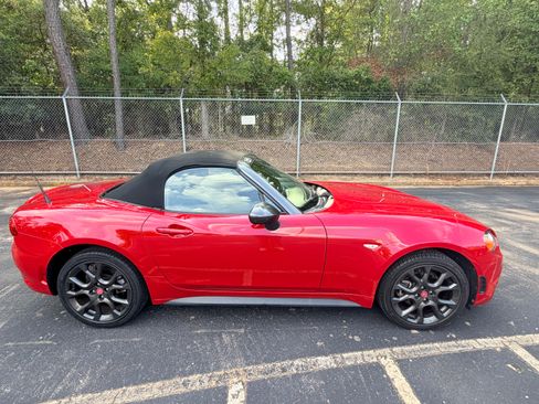 Used 2017 FIAT 124 Spider Abarth RWD image 2