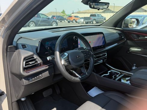 Used 2026 Chevrolet Traverse Z71 w/ Driver Confidence Package AWD/4WD image 5