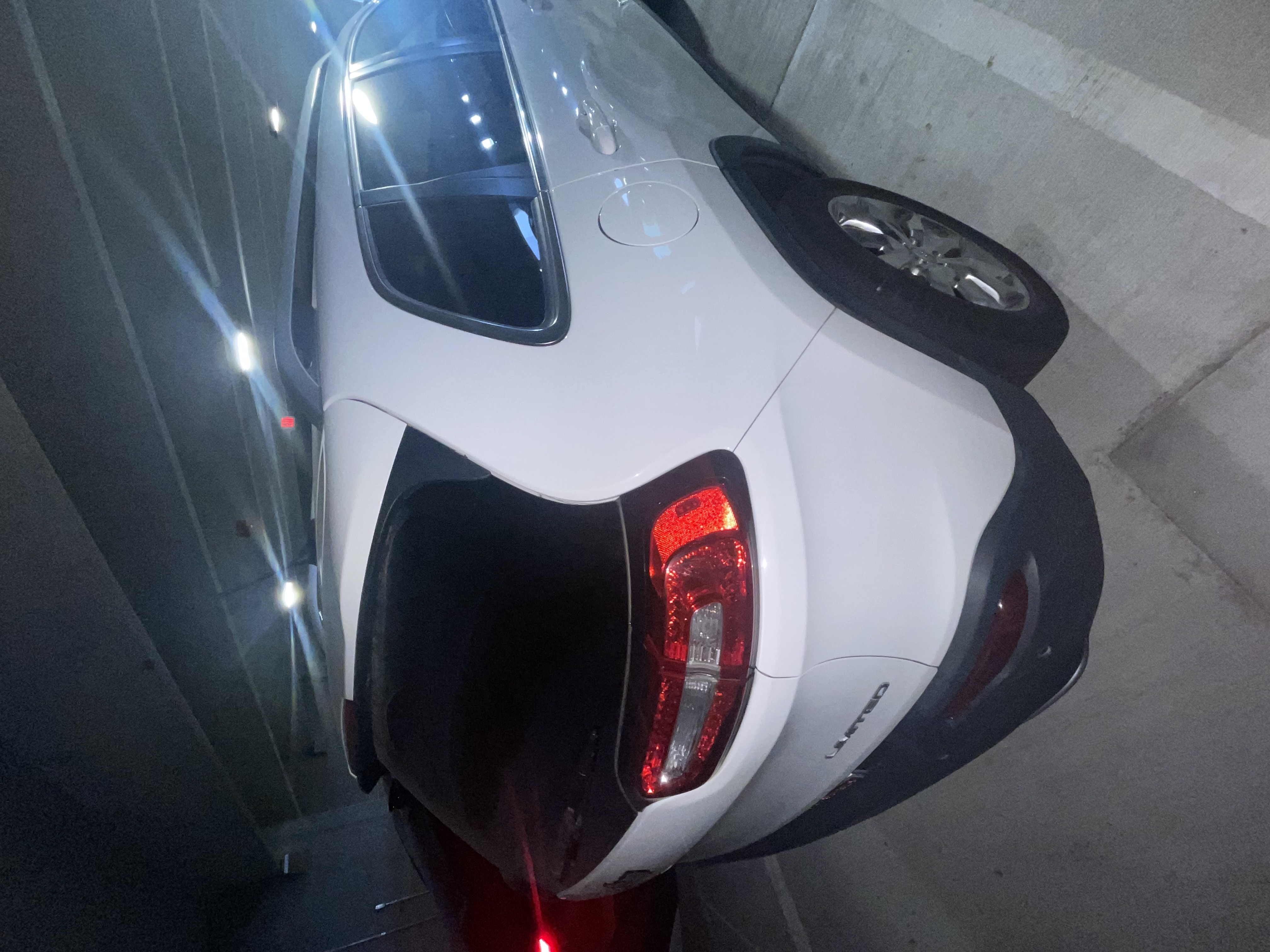 Used 2015 Jeep Cherokee Limited w/ Luxury Group FWD image 8