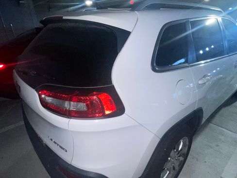 Used 2015 Jeep Cherokee Limited w/ Luxury Group FWD image 8
