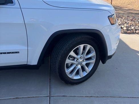Used 2017 Jeep Grand Cherokee Limited w/ Luxury Group II RWD image 23