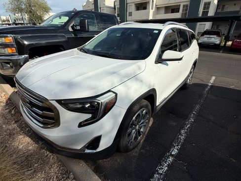 Used 2019 GMC Terrain SLT w/ Preferred Package FWD image 2
