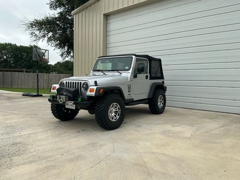 Used 2005 Jeep Wrangler X AWD/4WD image 5