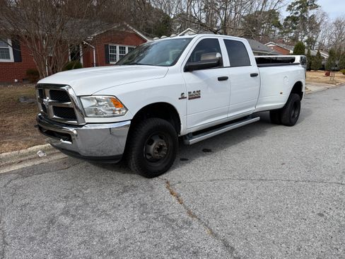 Used 2018 RAM 3500 Tradesman w/ Chrome Appearance Group image 15