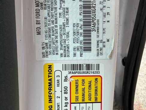 Used 2016 Ford Fusion Energi Titanium FWD image 23
