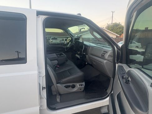 Used 2005 Ford F350 XLT image 2