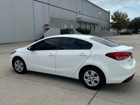 Used 2017 Kia Forte LX image 10