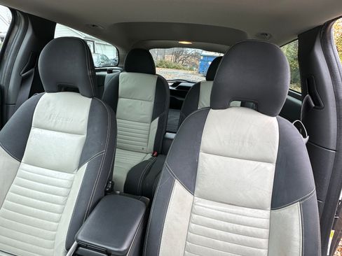 Used 2010 Volvo C30 T5 R-Design image 9