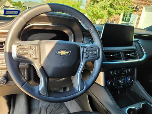 Used 2023 Chevrolet Suburban LT w/ Luxury Package RWD image 20