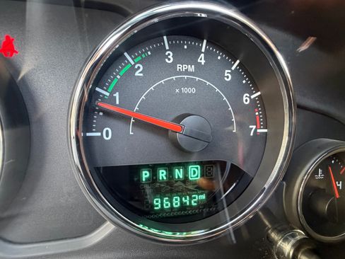 Used 2016 Jeep Wrangler Sahara w/ Connectivity Group AWD/4WD image 8