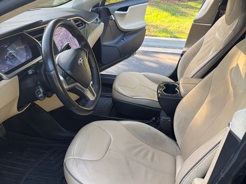 Used 2013 Tesla Model S Performance image 11