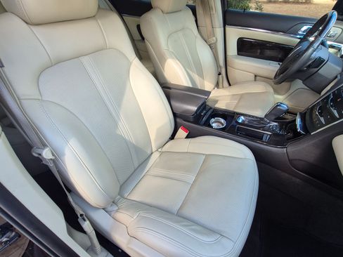 Used 2013 Lincoln MKS AWD image 13