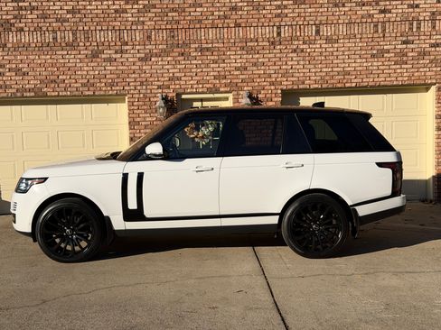 Used 2017 Land Rover Range Rover image 2