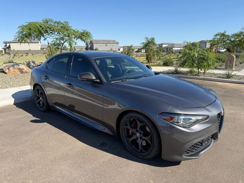 Used 2019 Alfa Romeo Giulia Ti image 4
