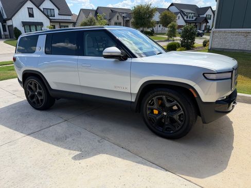 Used 2023 Rivian R1S Adventure Quad AWD/4WD image 2