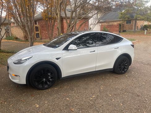 Used 2023 Tesla Model Y Long Range image 4