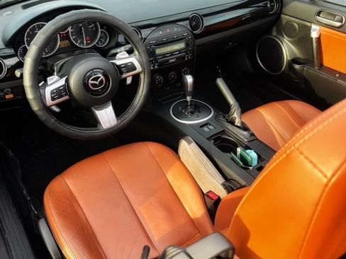Used 2008 MAZDA MX-5 Miata Grand Touring w/ Premium Pkg image 2