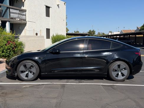 Used 2021 Tesla Model 3 Standard Range Plus image 2