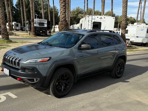 Used 2015 Jeep Cherokee Trailhawk w/ Comfort/Convenience Group image 2