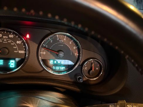 Used 2018 Jeep Wrangler Unlimited Sport image 13