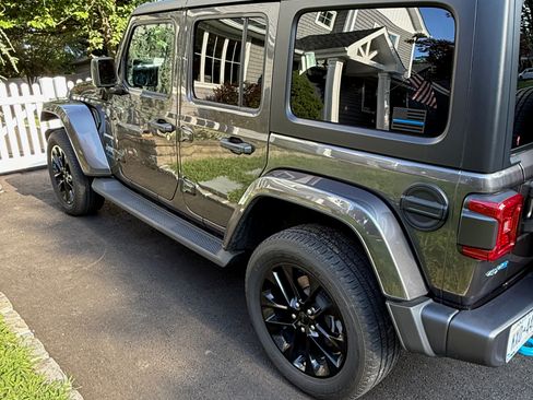 Used 2022 Jeep Wrangler Unlimited Sahara AWD/4WD image 5