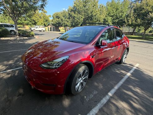 Used 2022 Tesla Model Y Long Range AWD/4WD image 5