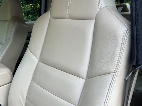 Used 2010 Ford F350 Lariat image 17