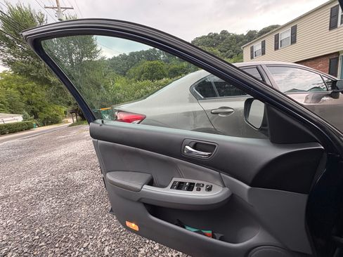 Used 2004 Honda Accord EX image 11
