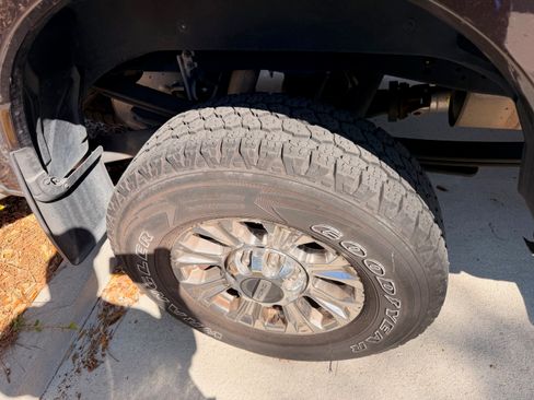 Used 2019 Ford F250 XLT w/ XLT Premium Package image 14