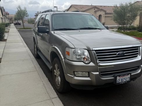 Used 2008 Ford Explorer XLT image 1
