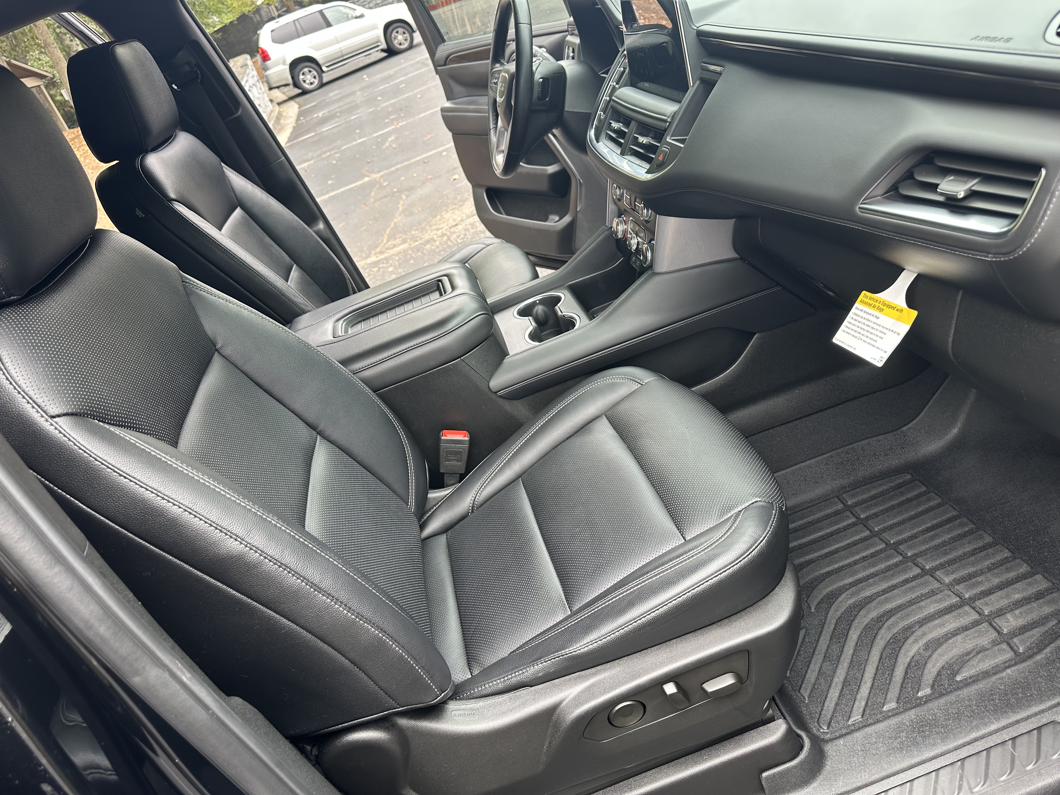 Used 2024 GMC Yukon XL SLE w/ Gmc Pro Safety Plus Package AWD/4WD image 12