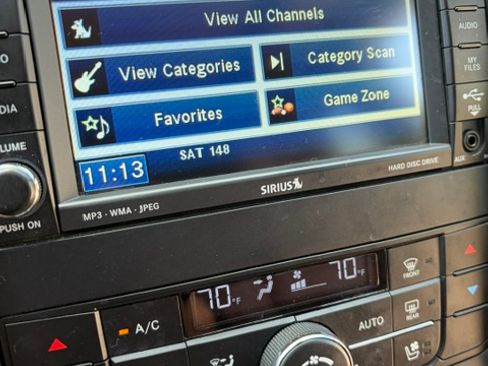 Used 2011 Jeep Grand Cherokee Overland Summit image 11