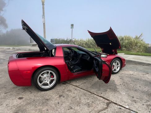 Used 2004 Chevrolet Corvette Coupe w/ Preferred Equipment Group RWD image 22